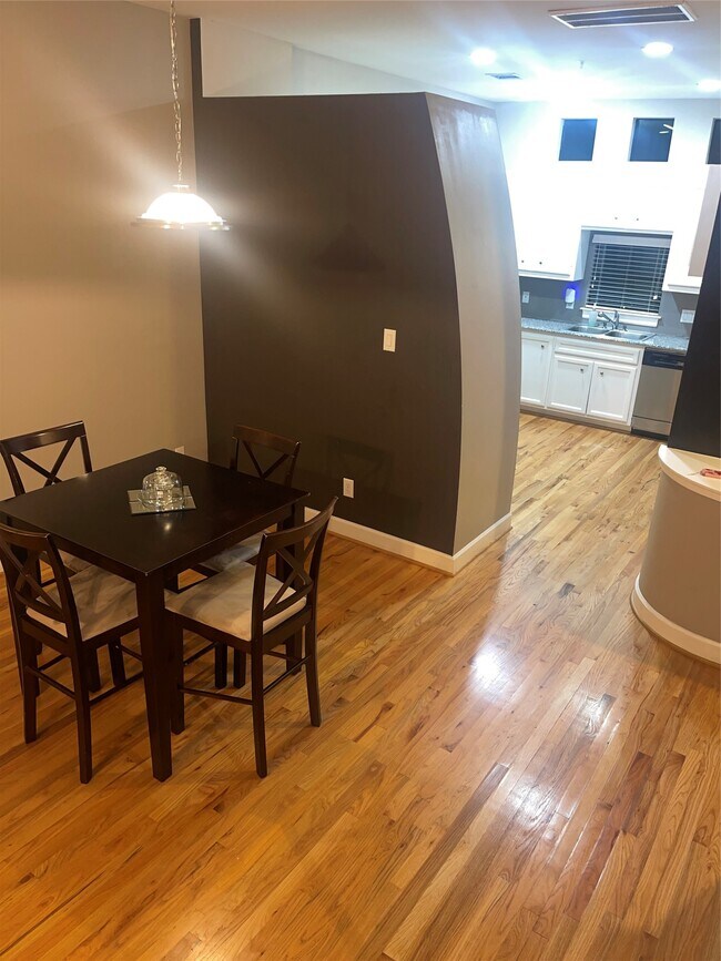 Foto del edificio - 7650 Springhill St