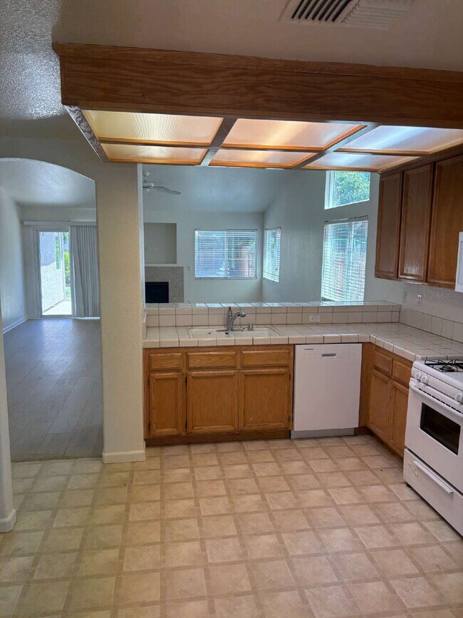 Building Photo - Charming 3 Bedroom Home in Desirable Elk Grove Neighborhood with 2-Car Garage