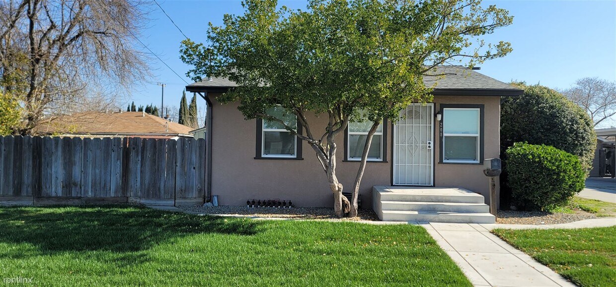Primary Photo - 208 N Acacia Ave