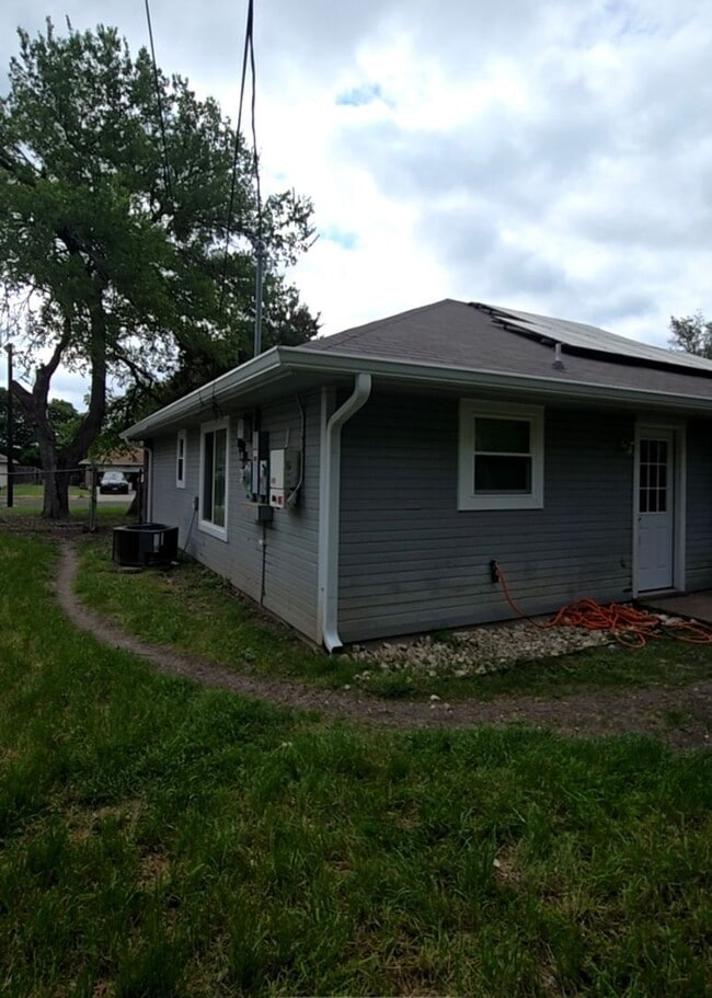 Building Photo - 2507 Schwertner Dr