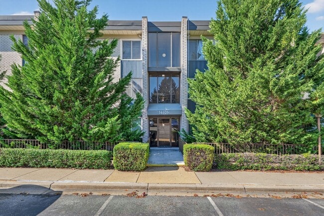 Building Photo - 2 bed 1 bath condo for rent in Rockville