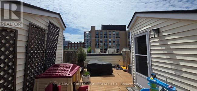 Building Photo - 208 Niagara St