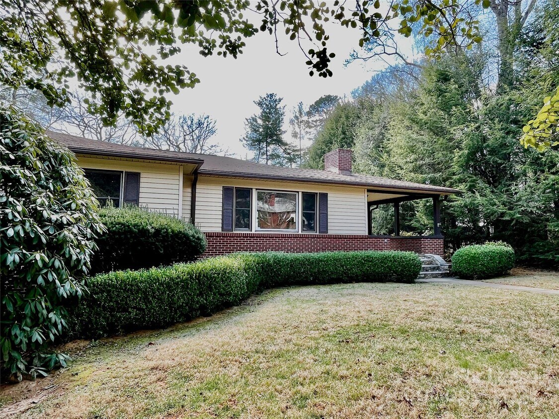 Primary Photo - 10 S Oak Forest Dr
