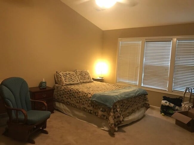 Building Photo - 121 Sonoma Way