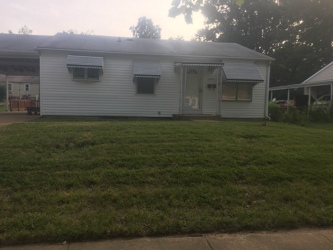 Primary Photo - 2455 Hawthorne Manor Dr