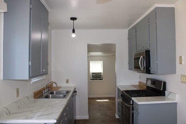 Foto del edificio - **COMING SOON**  3 Bedroom + Bonus Room, 1...