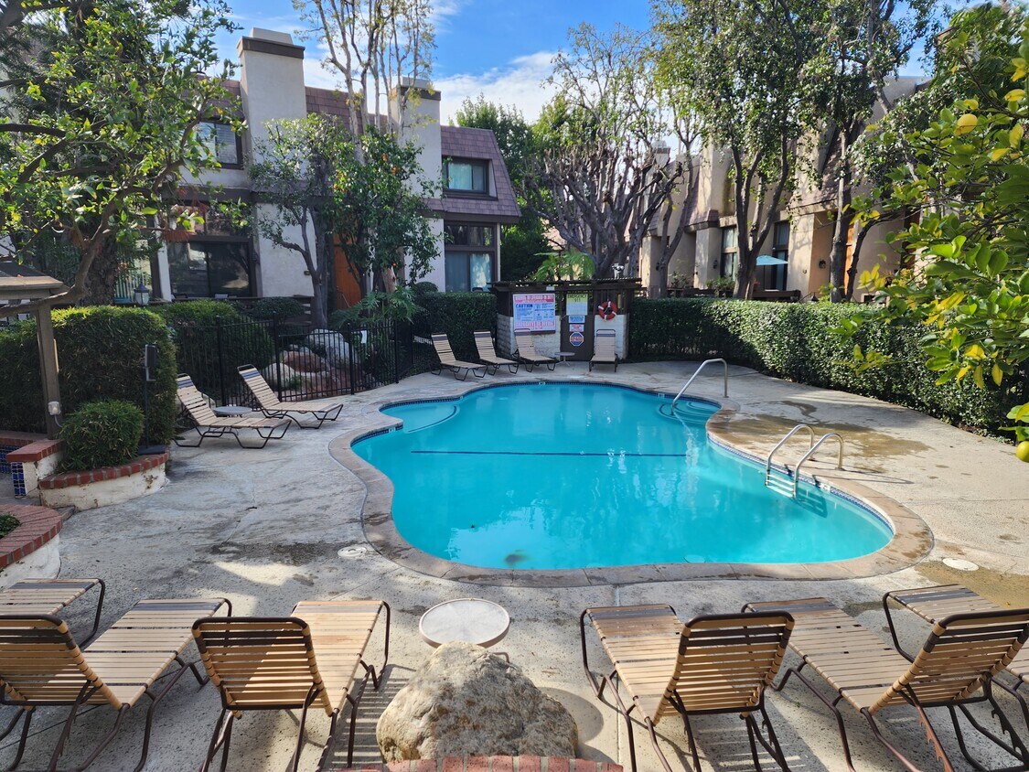 Foto principal - 9000 Vanalden Ave