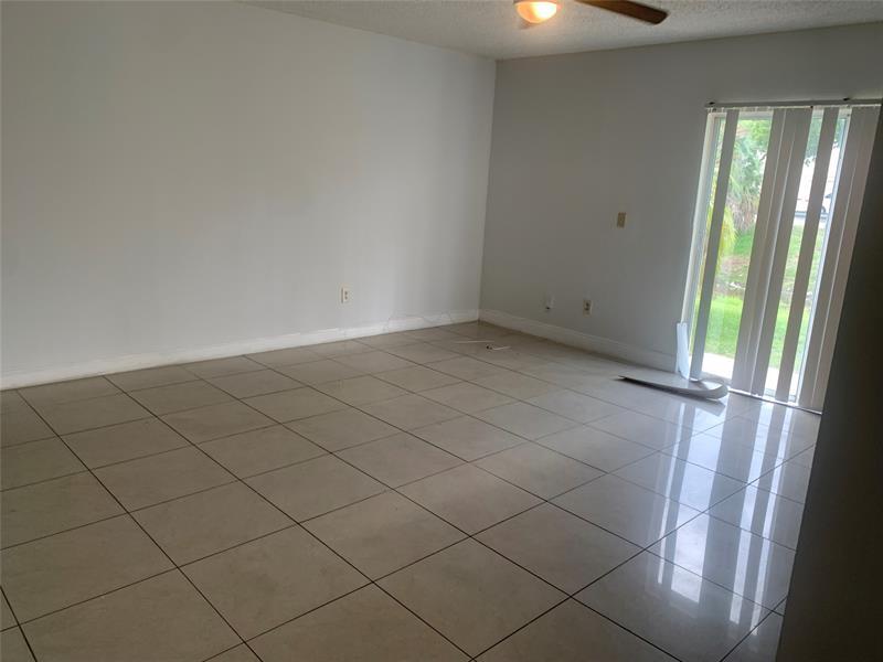 Foto principal - 10641 NW 45th St