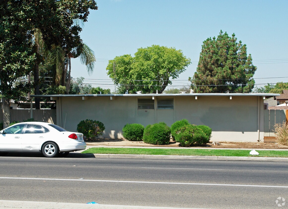 Building Photo - 2833 N West Ave