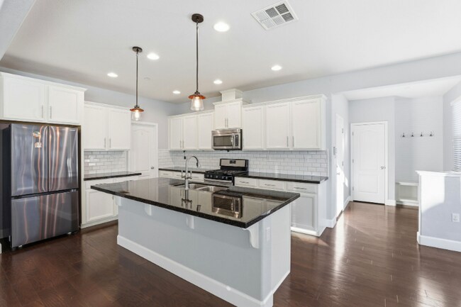 Building Photo - 1818 Tarragon Dr