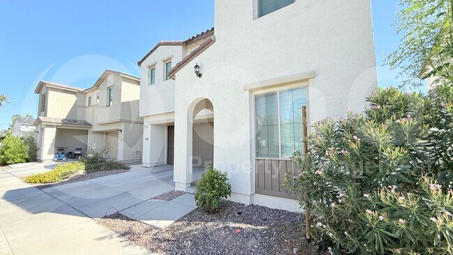 Foto del edificio - 1419 E Town and Country Ln