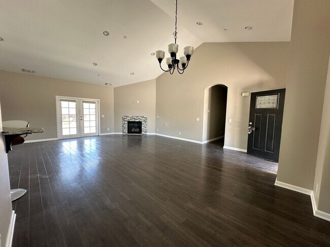 Foto del edificio - Beautiful, Updated 3 bedroom 2 bathroom home ready to welcome you HOME!