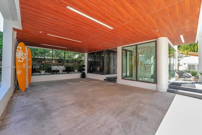 Building Photo - 11 Century Ln