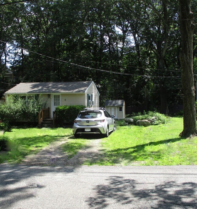 Driveway Summer - 8 Jennings Rd