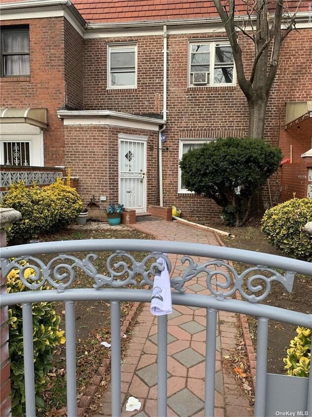 Foto principal - 99-23-99-65 65th Ave