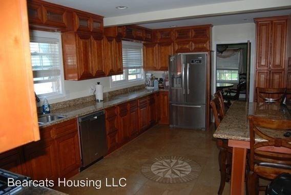 Primary Photo - 5 br, 2.5 bath Apartment - 72 MATHEWS