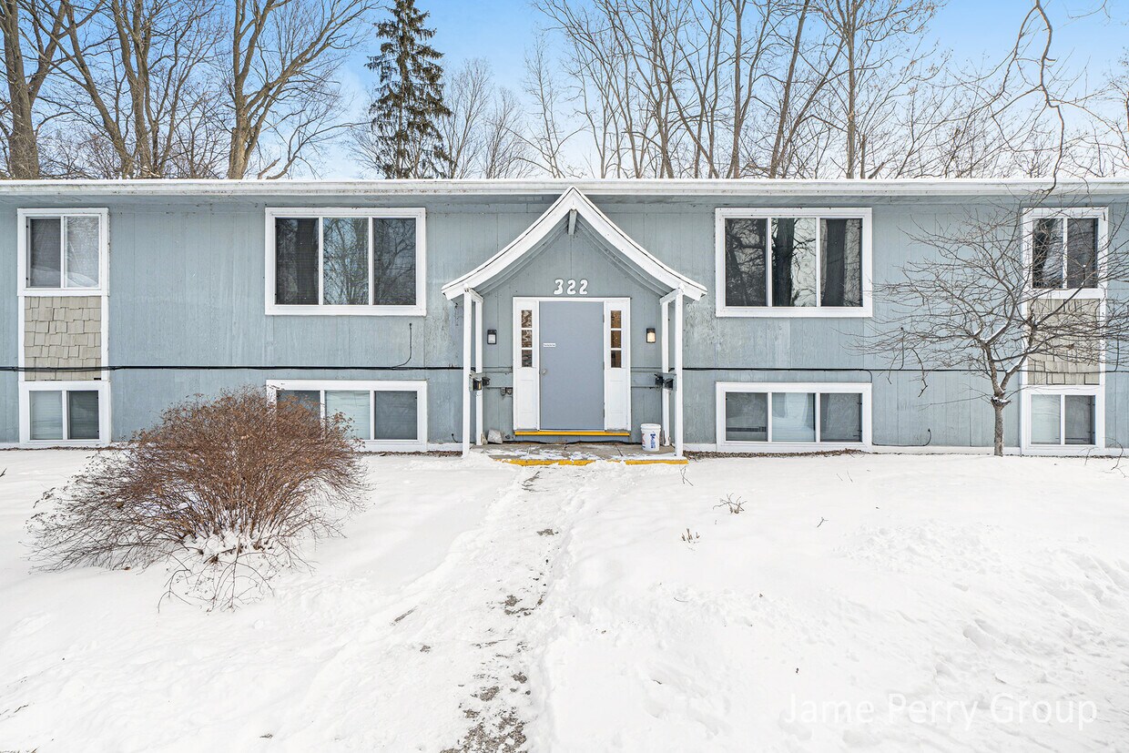 Foto principal - 322 E BENTON ST