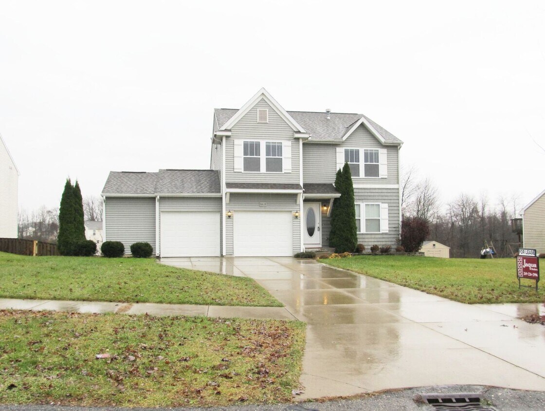 Foto principal - Beautiful 4 bedroom, 3.5 Bath Home