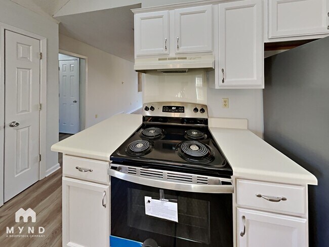 Building Photo - 275 Oakland Hills Dr