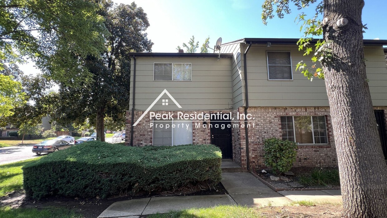 Foto del edificio - Spacious Rancho Cordova 2bd/1.5ba Townhouse