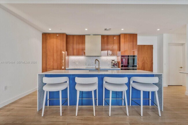 Foto del edificio - 2678 Tigertail Ave