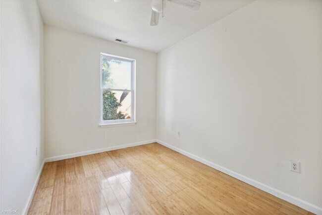 Foto del edificio - 4 br, 2 bath Triplex - 1708 N 18TH ST Unit...