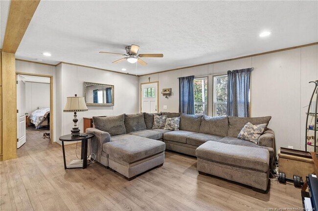 Foto del edificio - 7096 Monarch Dr