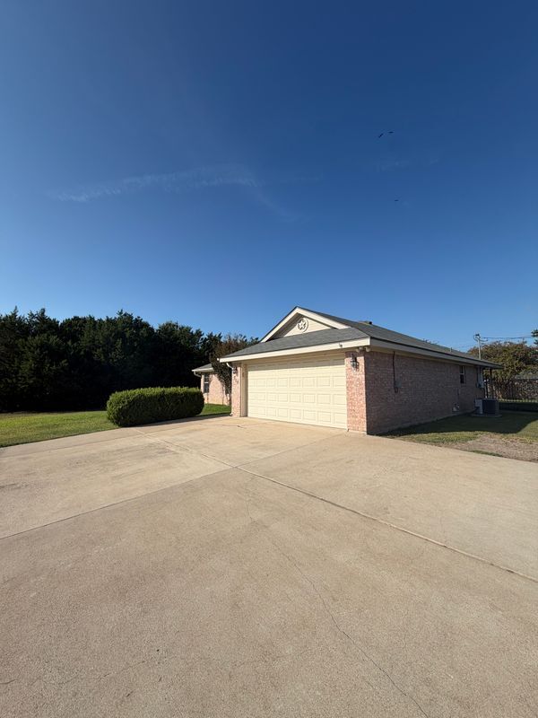 Foto del edificio - 715 Lakeview Dr