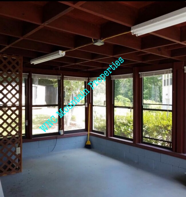 Foto del edificio - 221 Bent Creek Ranch Rd