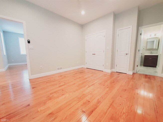 Building Photo - 3 br, 2.5 bath Condo - 30 Glenville St Unit 1