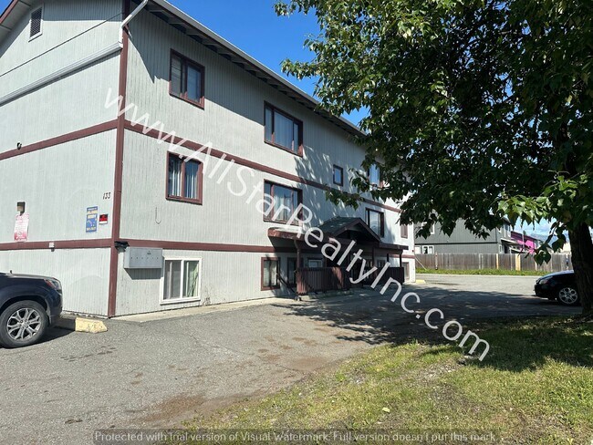 Foto del edificio - 133 N Flower St