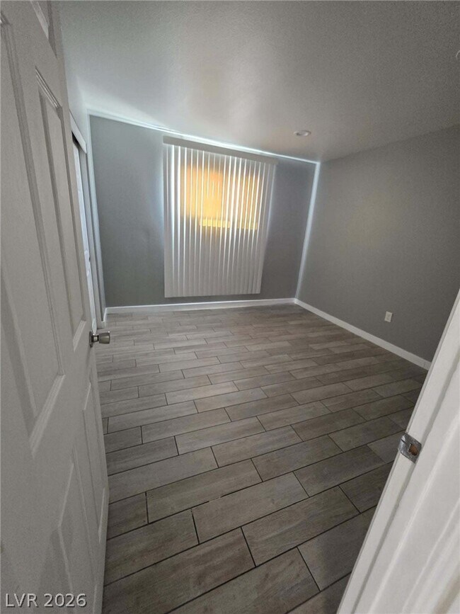 Building Photo - 1107 E Desert Inn Rd