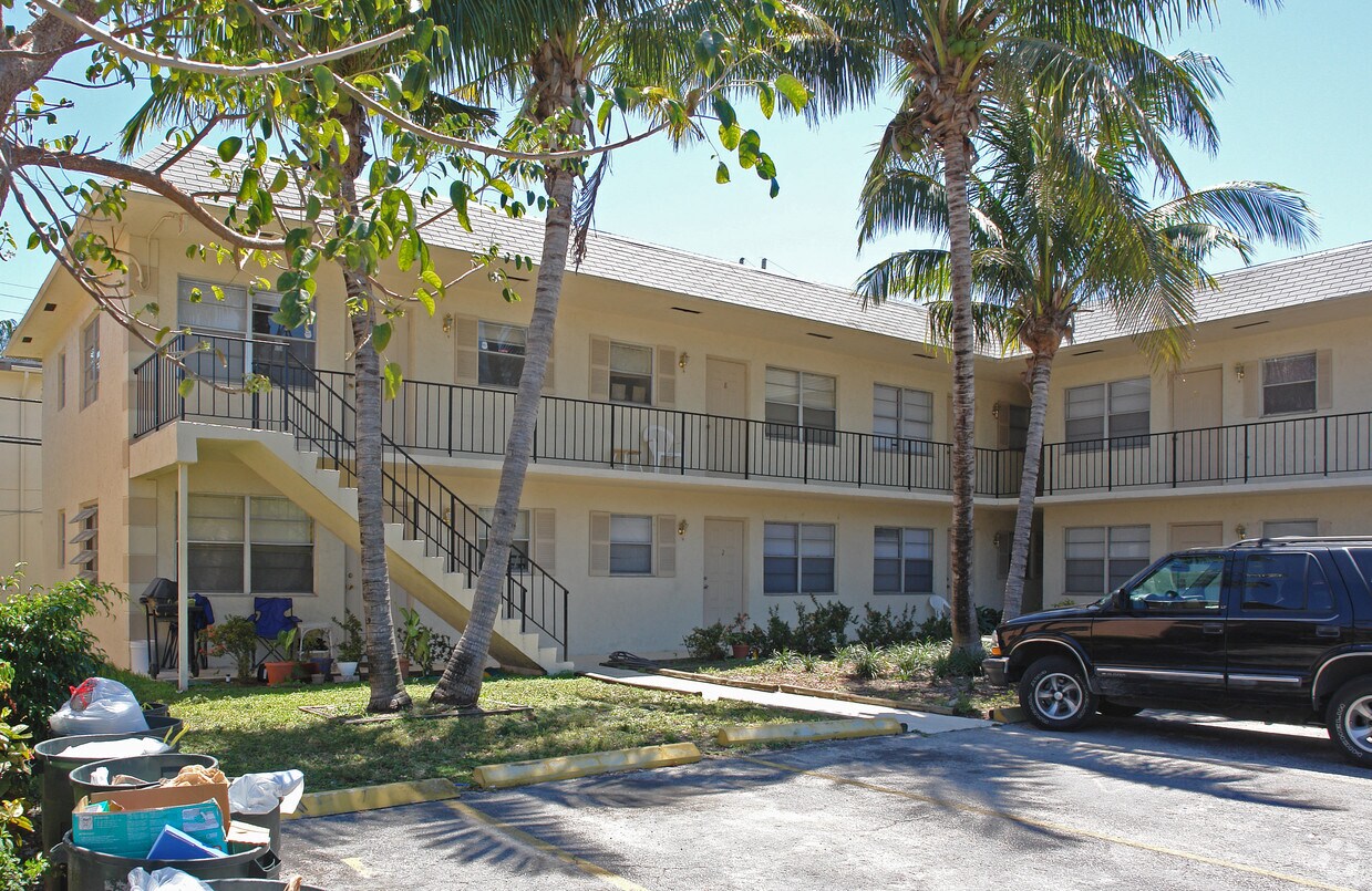 Building Photo - 1215 NE 23rd Ave