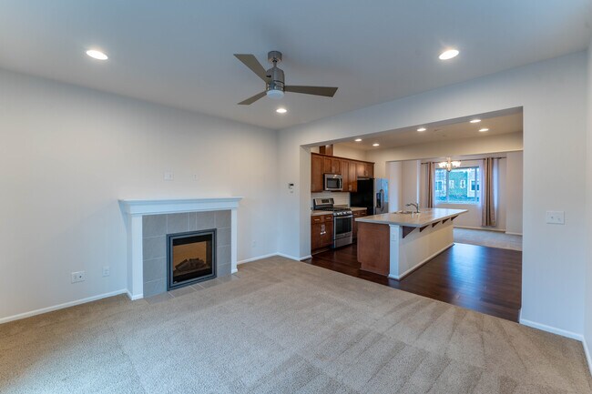 Building Photo - 3325 30th Dr
