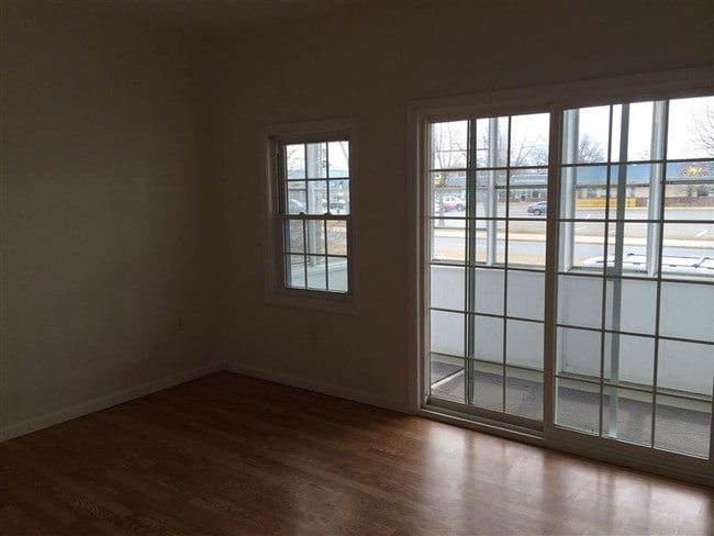 Building Photo - 3 br, 1 bath  - 279 Captain Thomas Blvd Fl 2