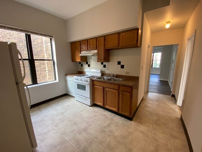 Foto del edificio - 2245 N Western Ave