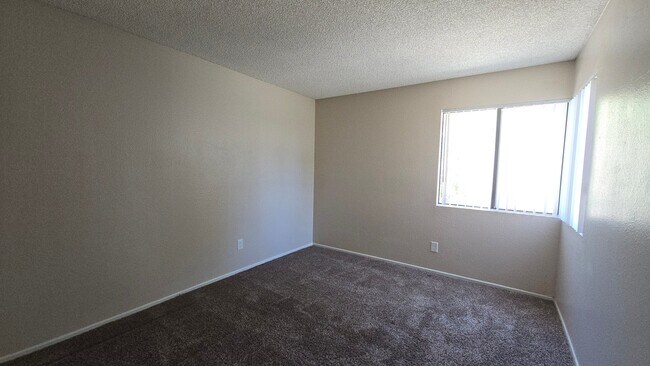 Foto del edificio - 2050 S Euclid Ave