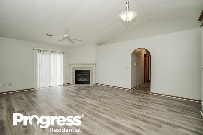 Building Photo - 2016 Big Tree Dr