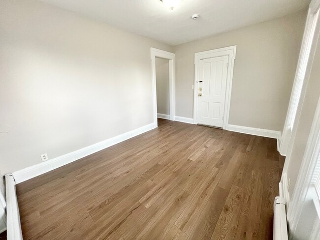 Building Photo - 404 Mountain St