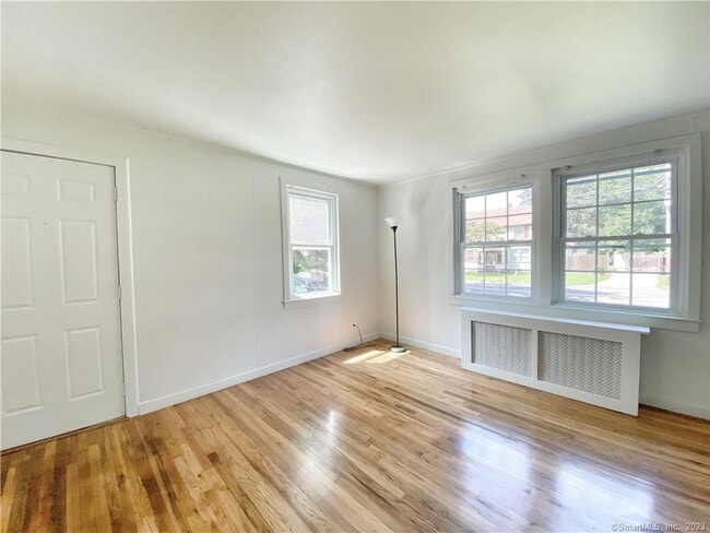 Building Photo - 251 Melville Dr