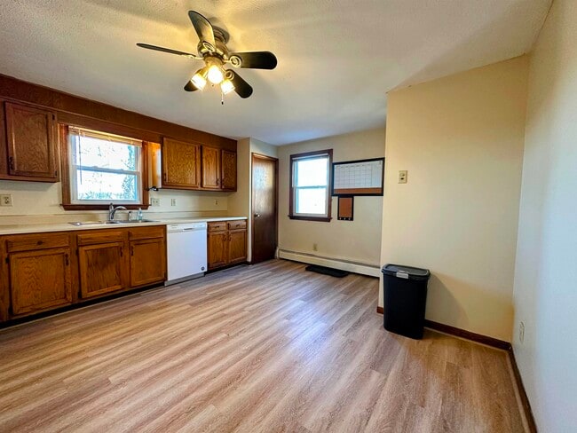 Foto del edificio - 33 Elwood Ave