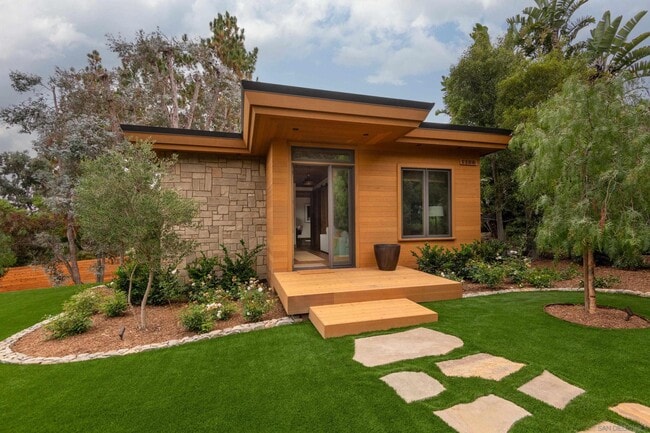Building Photo - 1104 Highland Dr