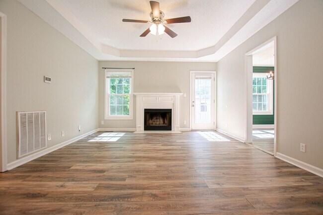 Foto del edificio - Updated Three Bedroom!