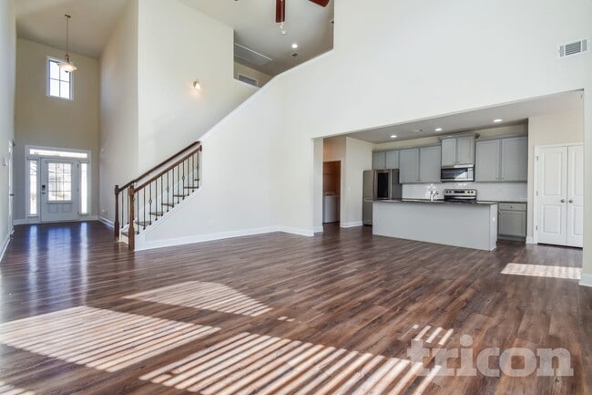 Interior Photo - Tricon Bella View