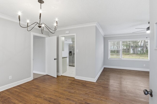 Building Photo - 4573 Charleswood Ave