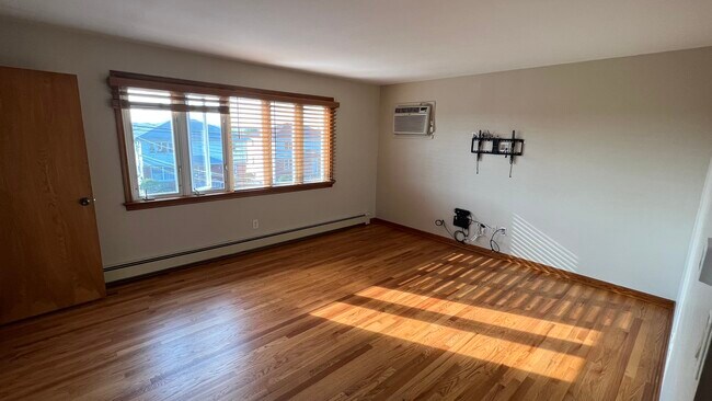 Living Room - 664 Chase Ave