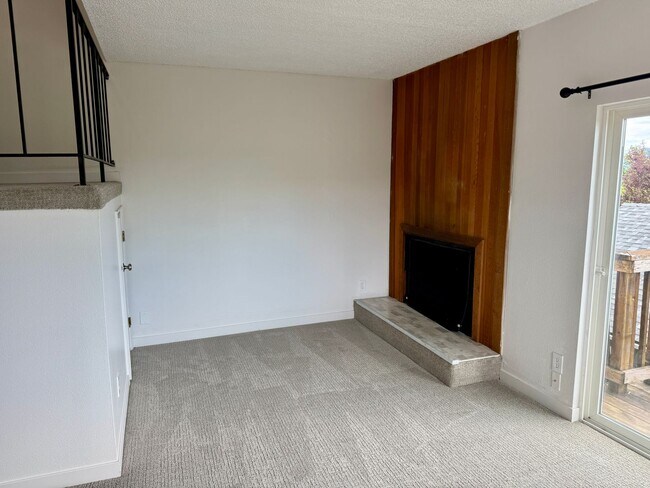 Building Photo - Stunning Custom Duplex-TH w/view deck