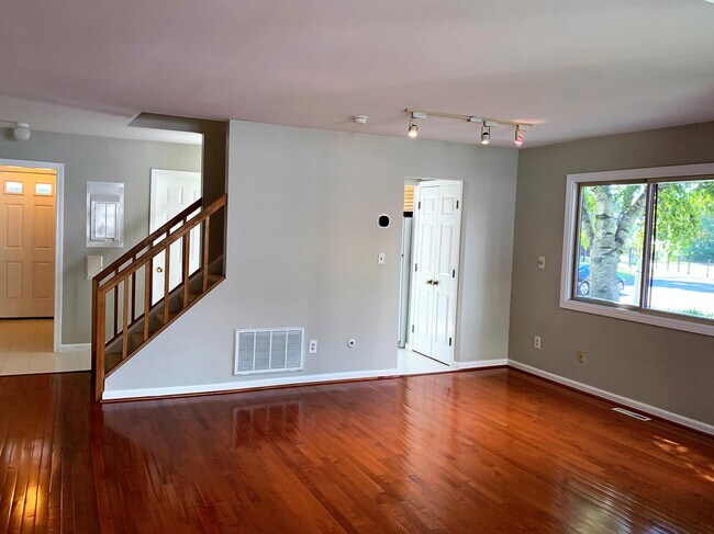 Building Photo - 17 Spinnaker Way