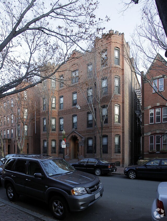 Primary Photo - 23 Wellington St