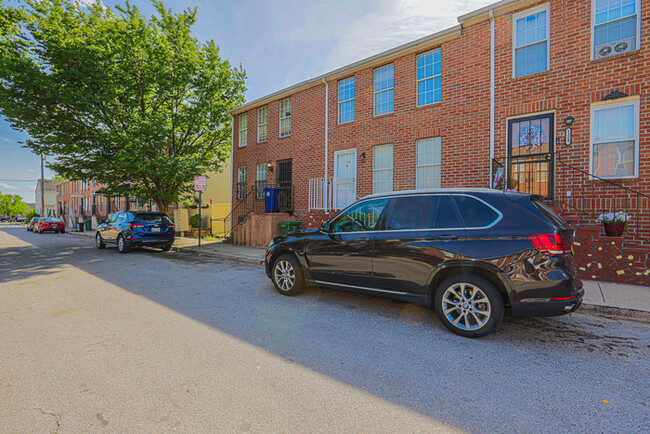 Building Photo - Beautiful 3 Bedroom Home with 2.5 Bathrooms